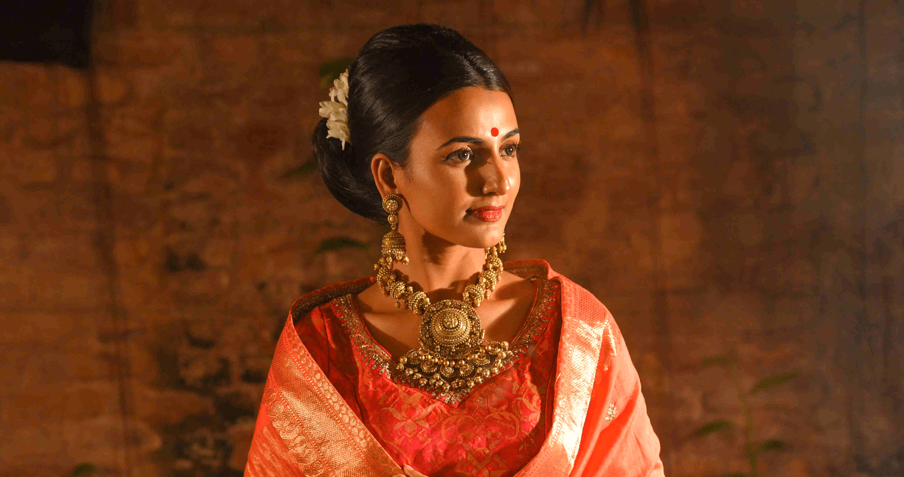 Jewellery for Different Necklines: A Style Guide