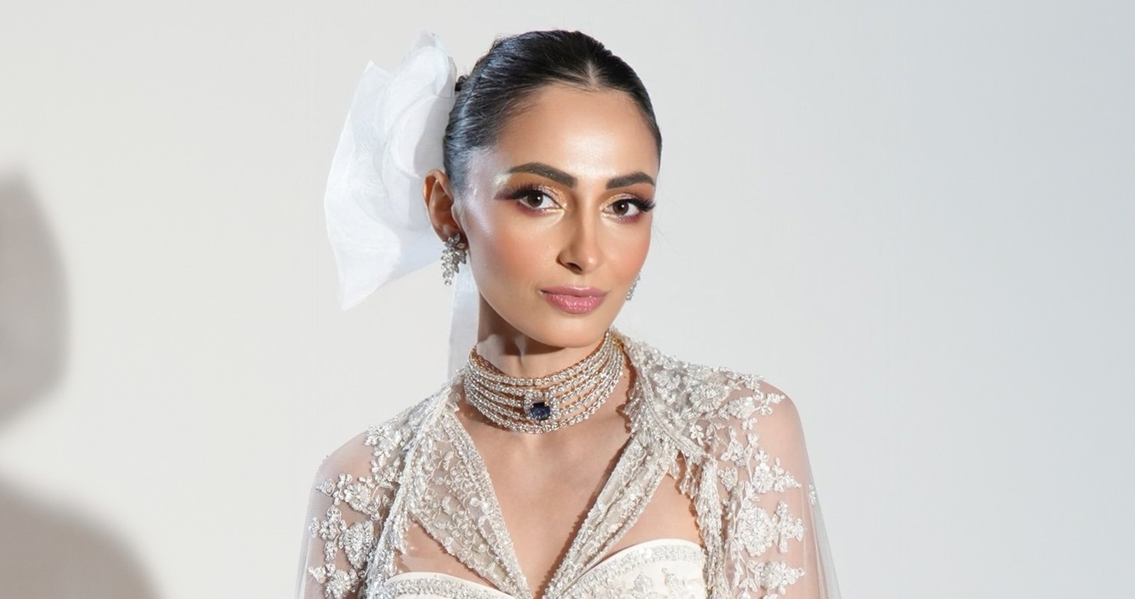 Minimal vs Heavy Bridal Jewellery: Styling Tips for the Modern Brides 